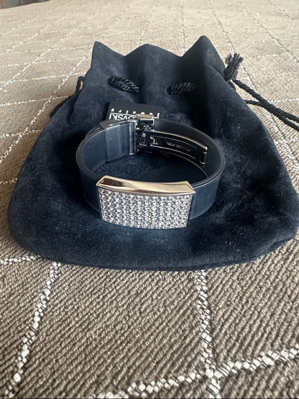 NWT Vintage Swarovski Black translucent rubber bracelet with Pavé Crystal Clasp - Picture 2 of 12